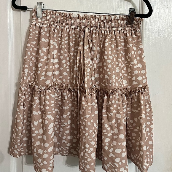 Boutique Animal Print Beige/White Flowy Skirt w/ Adjustable Waist — M - Picture 2 of 4